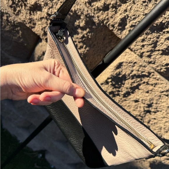 Kate Spade tan and black cross body purse in EUC - Picture 4 of 8